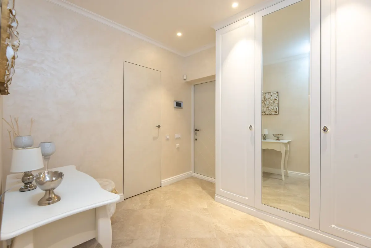 Small Hallway Decorating Checklist: 10 Ways to Make a Compact Entrance Feel Bigger